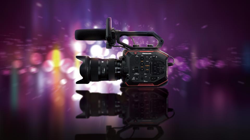 Die neue 4K Kamera bei den Pionieren – Die Panasonic AU-EVA1. Bildquelle: https://business.panasonic.de/professional-kamera/AU-EVA1-kompakte-Kinokamera