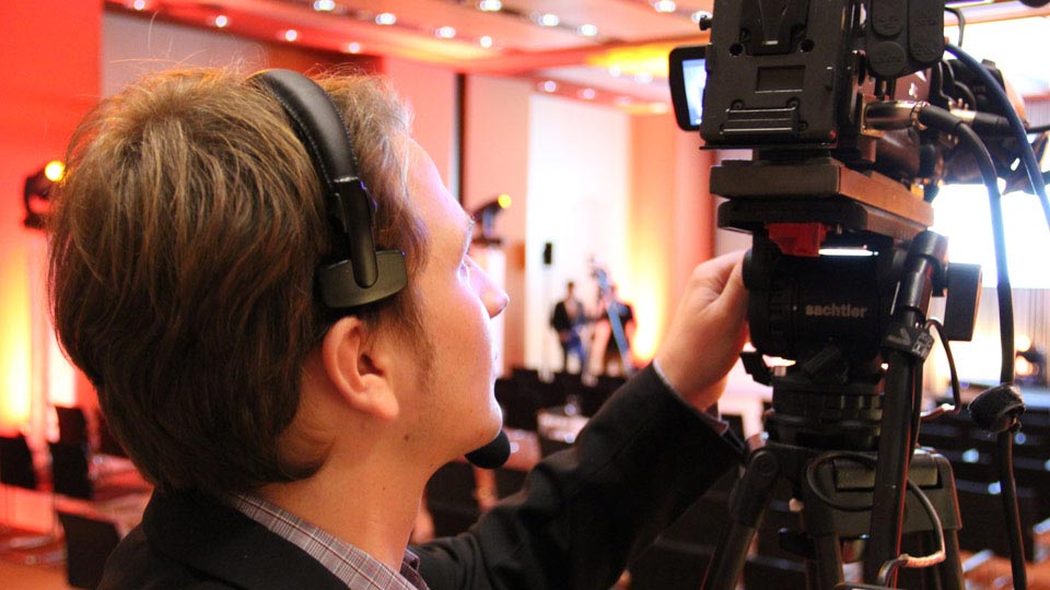 Pionier Tim Mayer hinter der Kamera während der Produktion des Veranstaltungsfilms.